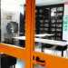 Dagli uffici del 1 Municipio  possibile scorgere linterno delle stanze che ospitano la biblioteca, che ora  chiusa da porte a vetro arancioni